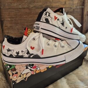 ✨️ Chuck Taylor All Star x Looney Tunes Low Top Sneakers ✨️